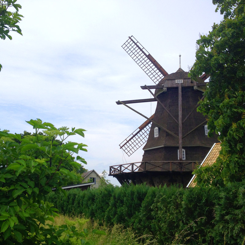 Un moulin à vent près de Skäret en Suède. Chartreuse de Basseville.