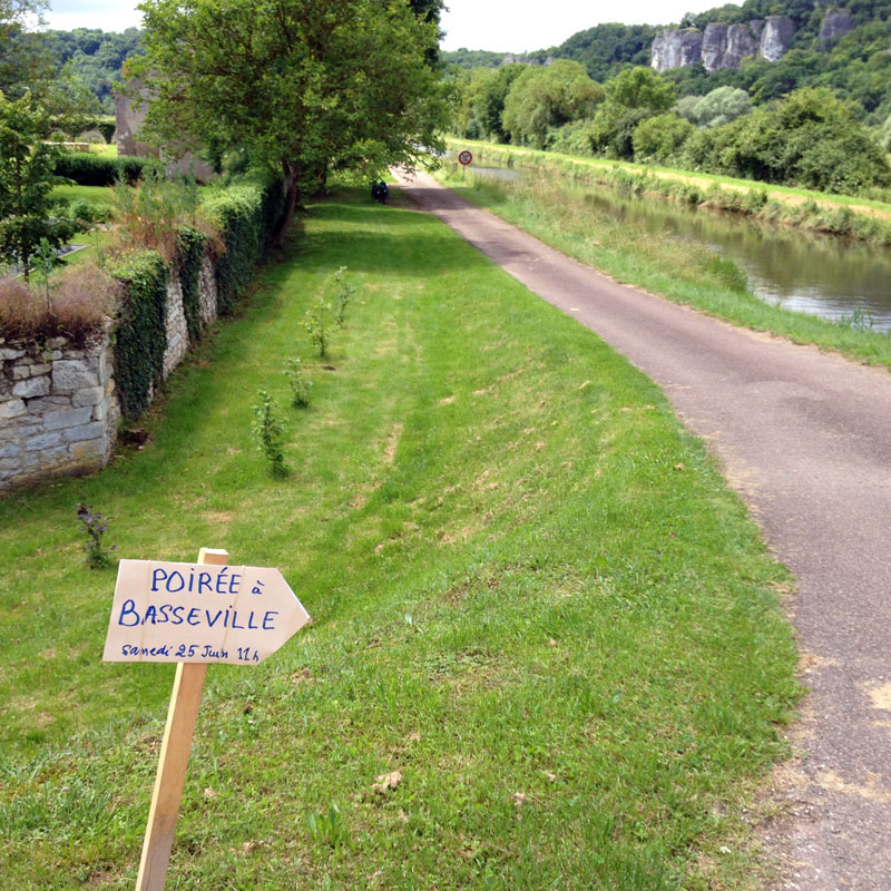 Les bords du canal du Nivernais, en route vers l'hommage à Poirée, juin 2016